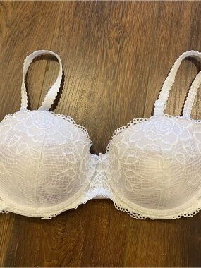 New white lace strapless bra